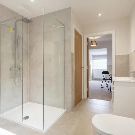 Cosy 5 Bedroom Home, Sleeps 6 Holiday home