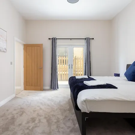 Holiday home Cosy 5 Bedroom Home, Sleeps 6 *