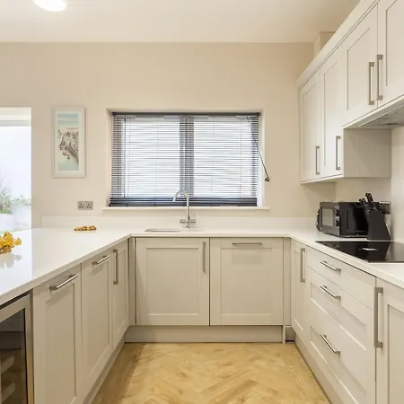 Cosy 5 Bedroom Home, Sleeps 6 Holiday home Leeds (West Yorkshire)