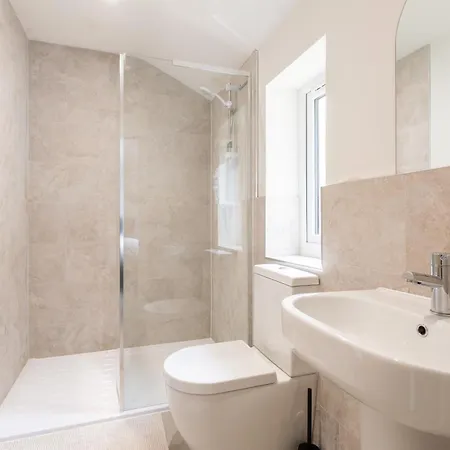 Holiday home Cosy 5 Bedroom Home, Sleeps 6 *