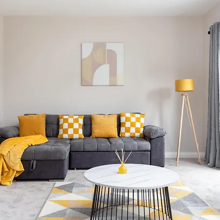 Cosy 5 Bedroom Home, Sleeps 6 *