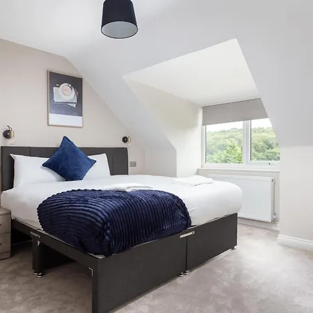 Cosy 5 Bedroom Home, Sleeps 6