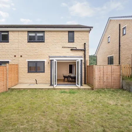 Cosy 5 Bedroom Home, Sleeps 6