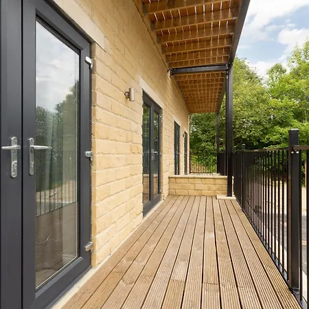 Cosy 5 Bedroom Home, Sleeps 6 Holiday home Leeds (West Yorkshire)