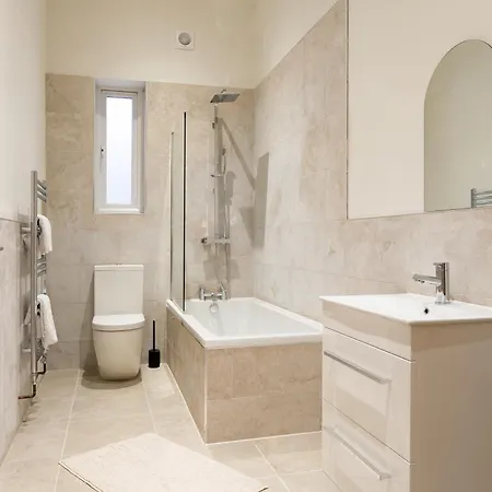 Holiday home Cosy 5 Bedroom Home, Sleeps 6