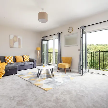 Cosy 5 Bedroom Home, Sleeps 6 * Leeds (West Yorkshire)